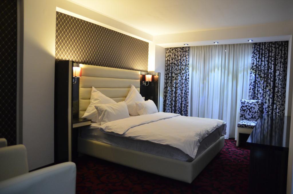 Hotel Articus Craiova Luaran gambar