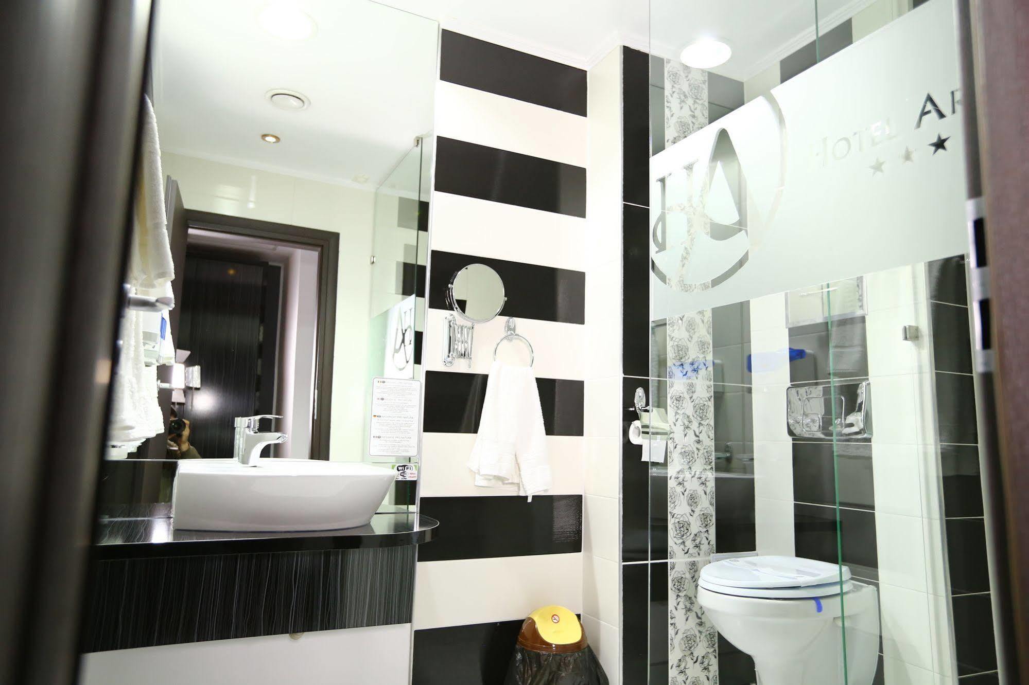 Hotel Articus Craiova Luaran gambar