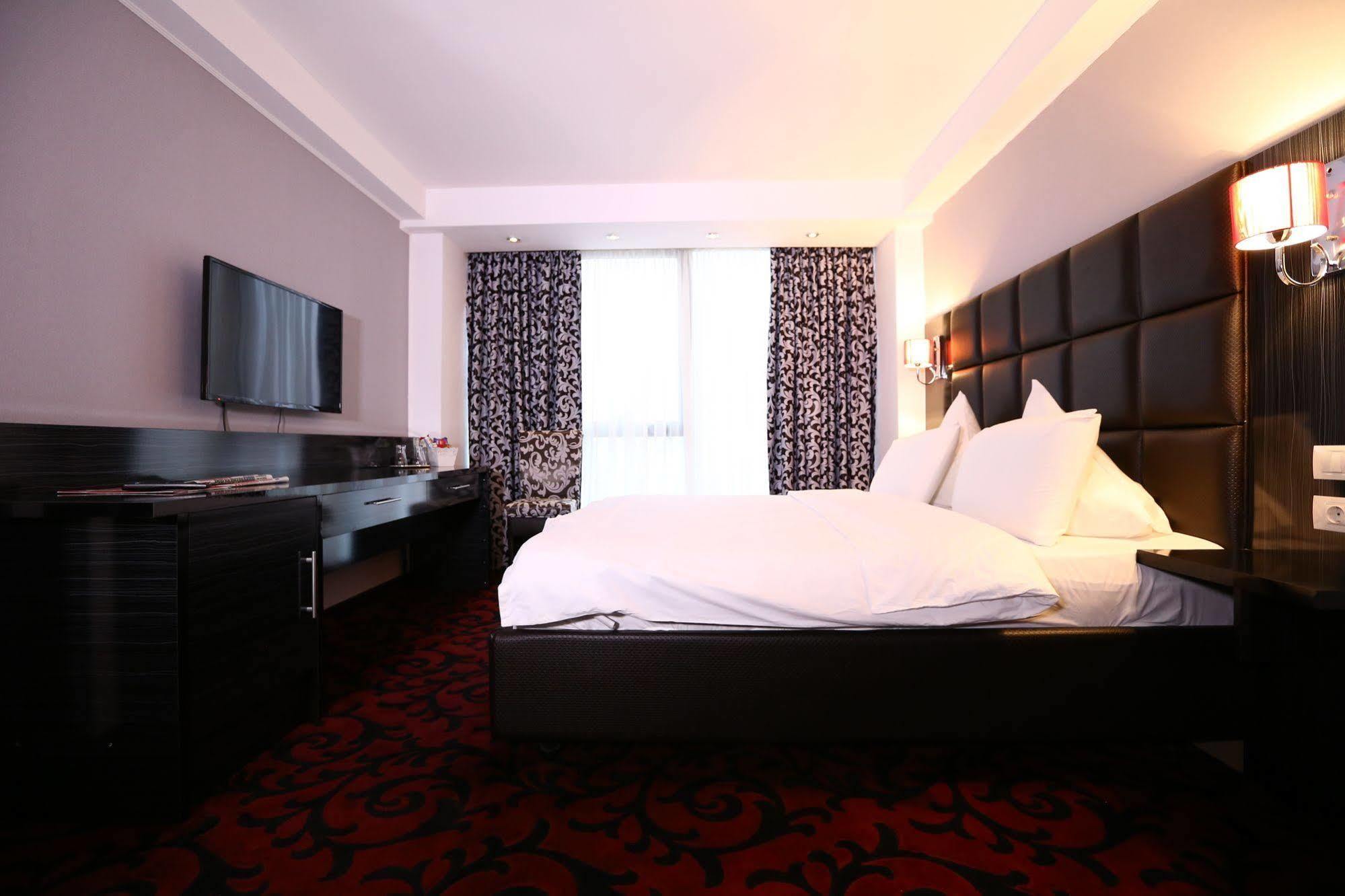 Hotel Articus Craiova Luaran gambar