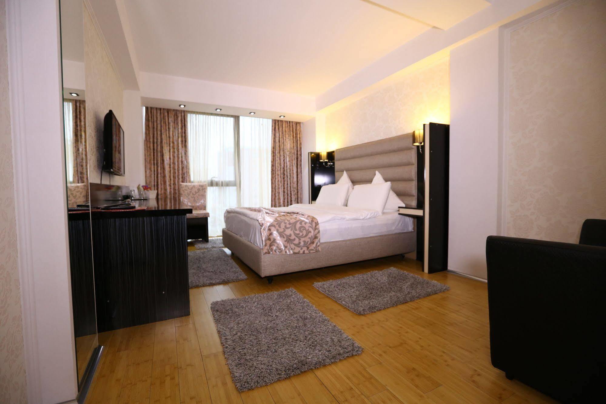 Hotel Articus Craiova Luaran gambar