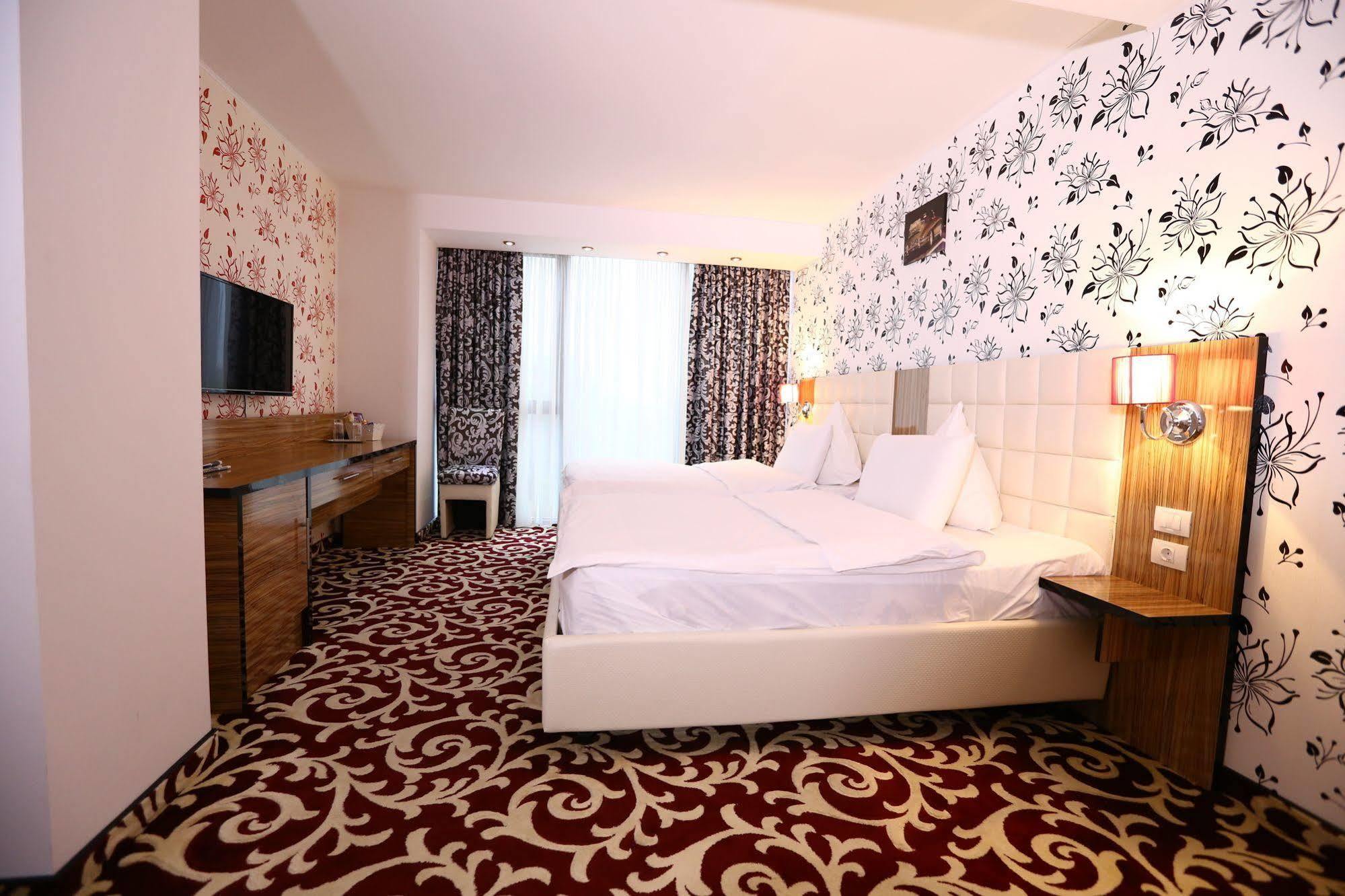Hotel Articus Craiova Luaran gambar