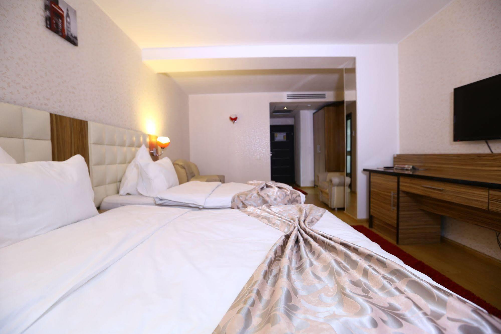 Hotel Articus Craiova Luaran gambar