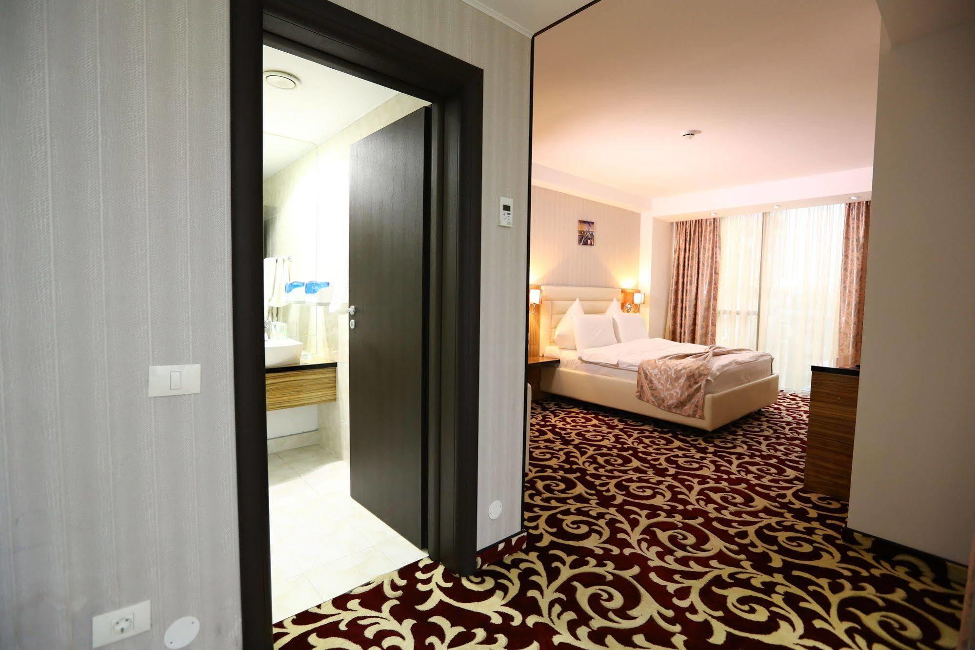 Hotel Articus Craiova Luaran gambar